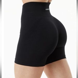 NWOT Alphalete Ozone Short 5.5” in black Size Medium